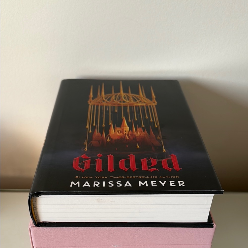Signed First Edition Gilded Hardcover Book by Marissa Meyer YA fantasy books - Picture 7 of 13